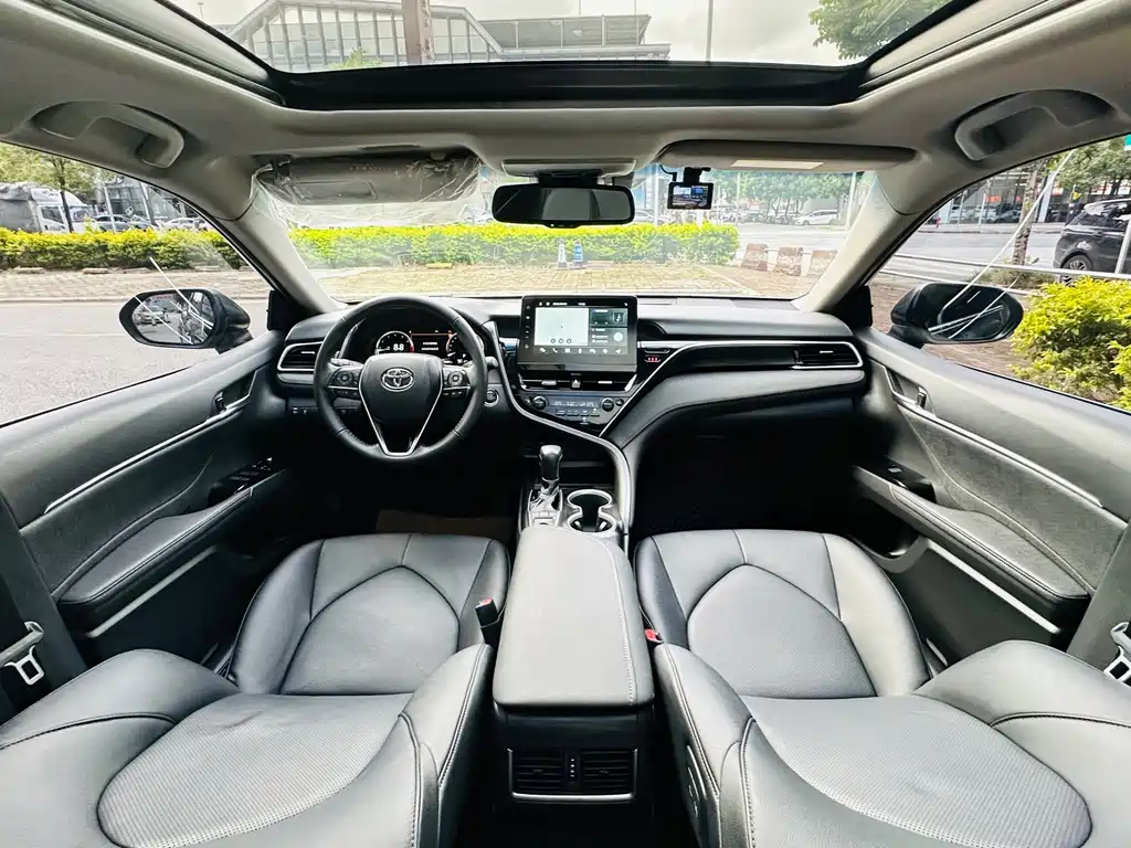 Toyota Camry 2021 — фото 22