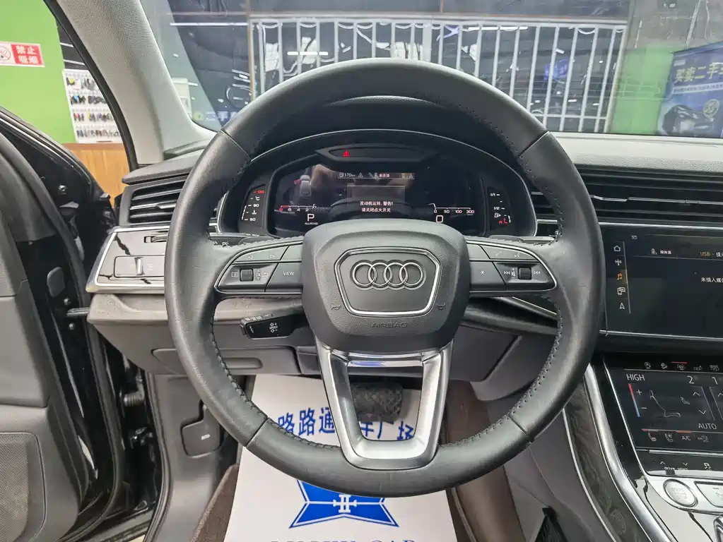 Audi Q7 2020 — фото 10