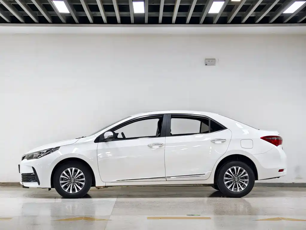Toyota Corolla 2018 — фото 11