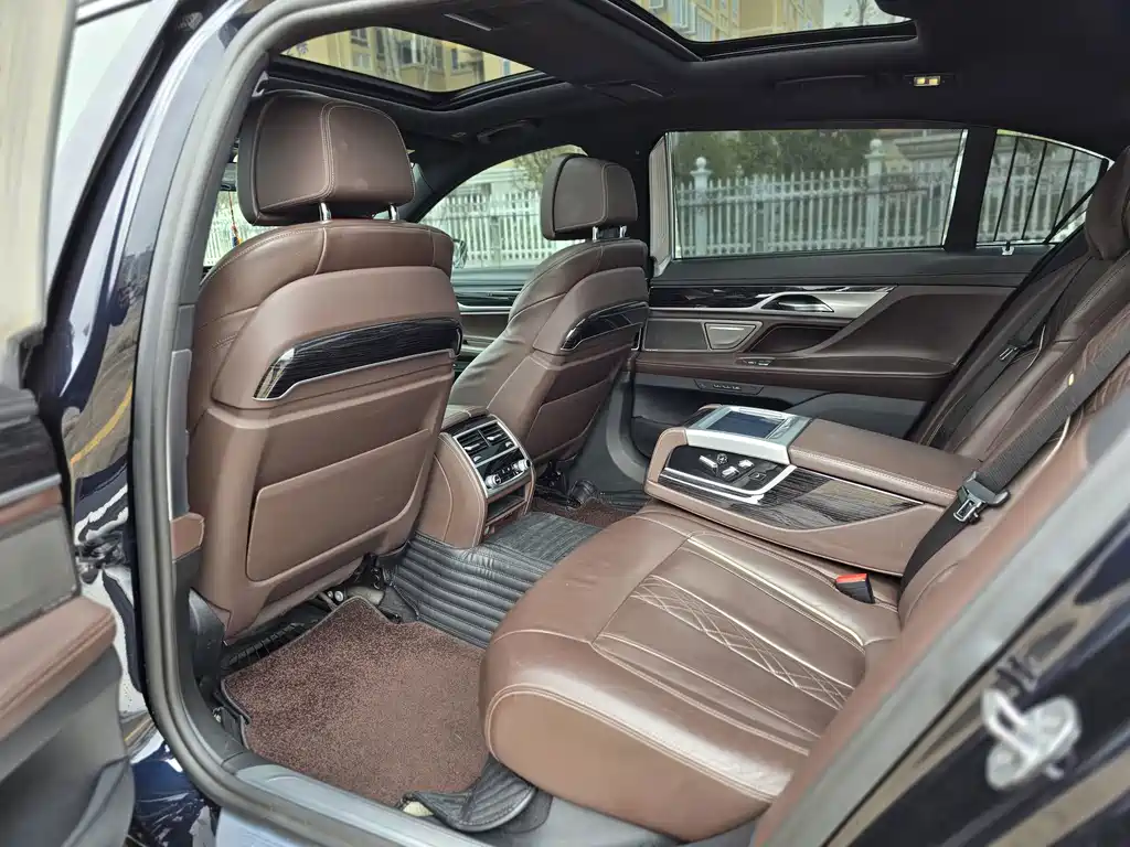 BMW 7 Series 2020 — фото 12