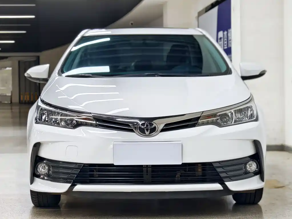 Toyota Corolla 2018 — фото 2