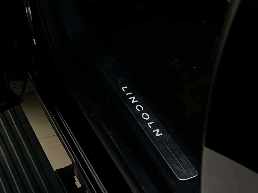 Lincoln Navigator 2019 — фото 18
