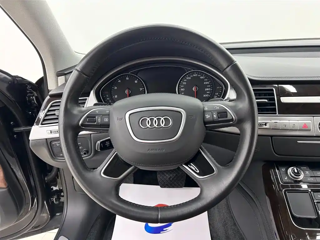 Audi A8 2015 — фото 21