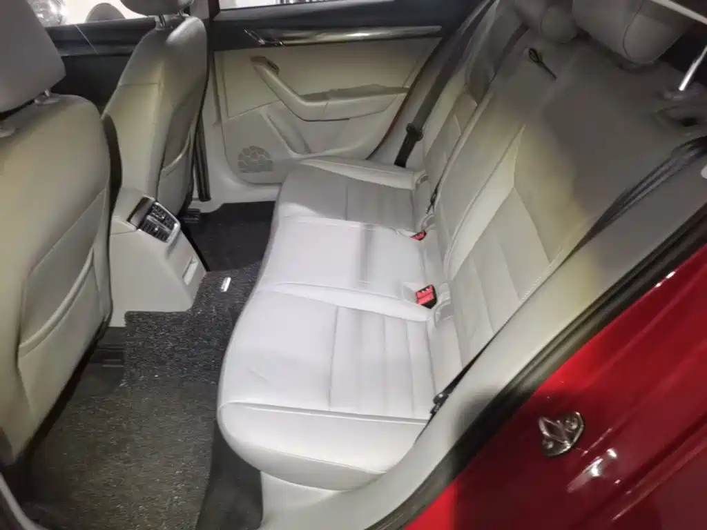 Skoda Octavia 2015 — фото 17