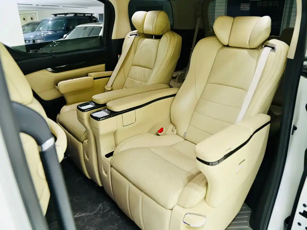 Toyota Alphard 2017 — фото 9