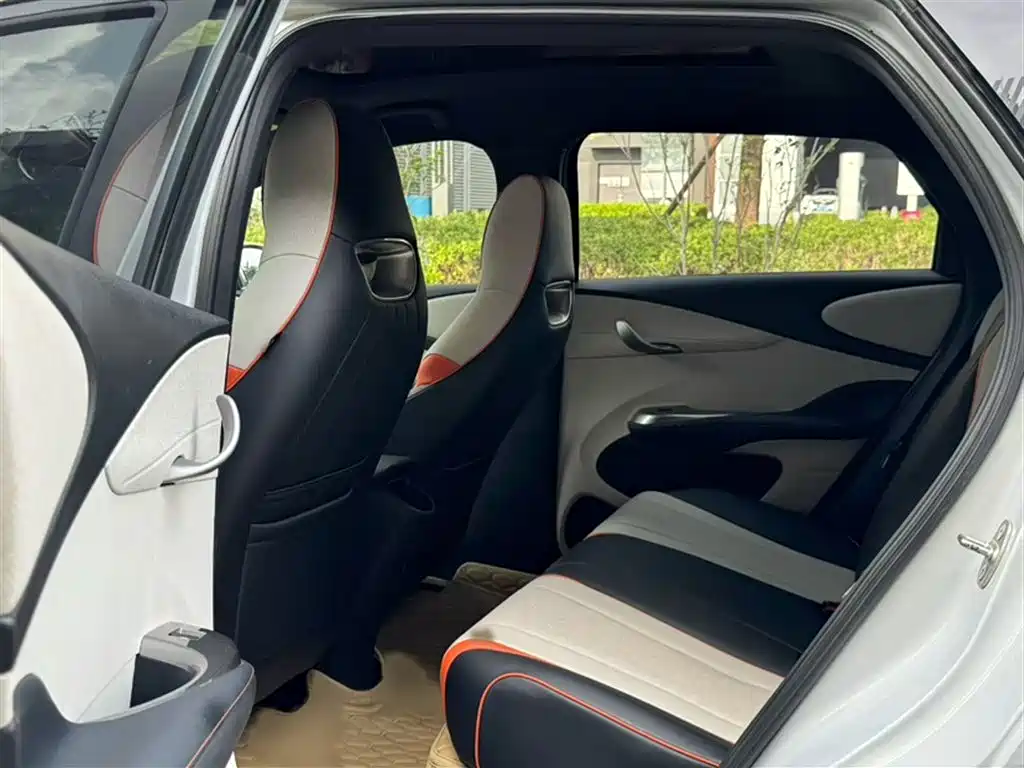 BYD Dolphin 2022 — фото 12