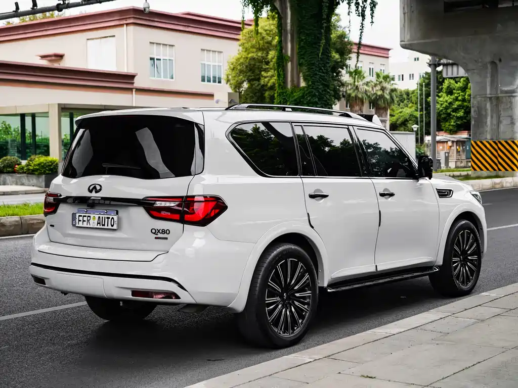 Infiniti QX80 2016 — фото 20