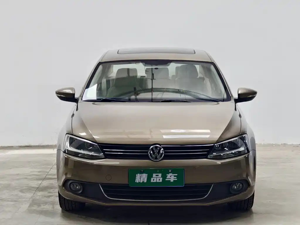 Volkswagen Sagitar 2015