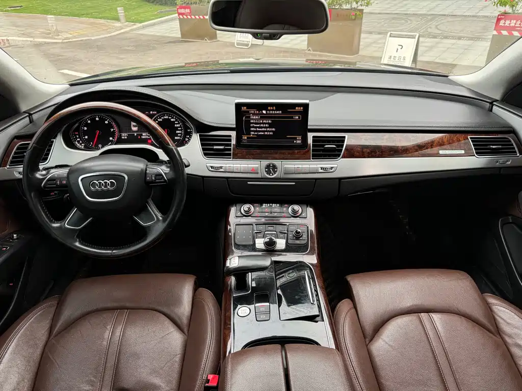Audi A8 2014 — фото 8