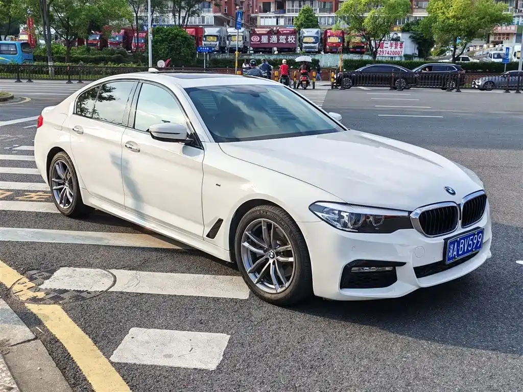 BMW 5 Series 2018 — фото 2