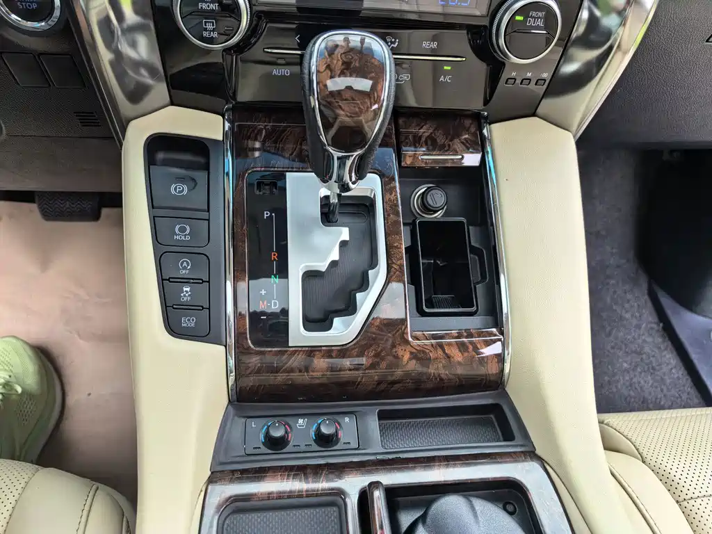 Toyota Alphard 2018 — фото 15