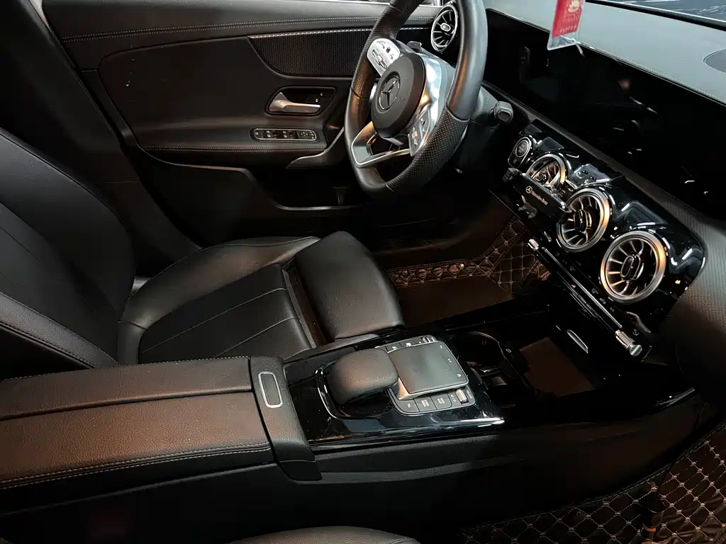 Mercedes-Benz A-Class 2022 — фото 15