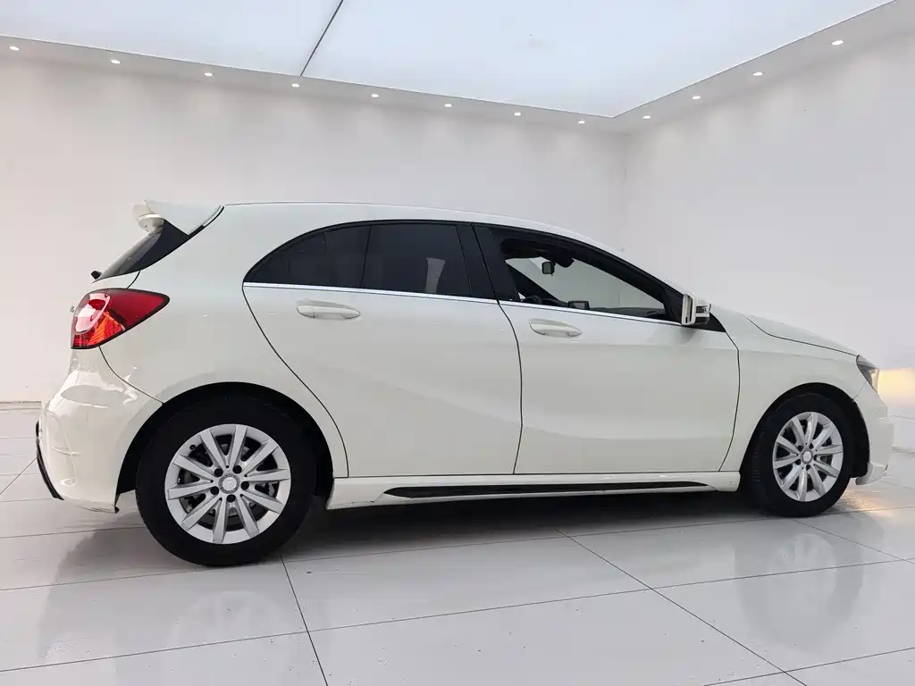 Mercedes-Benz A-Class 2015 — фото 11