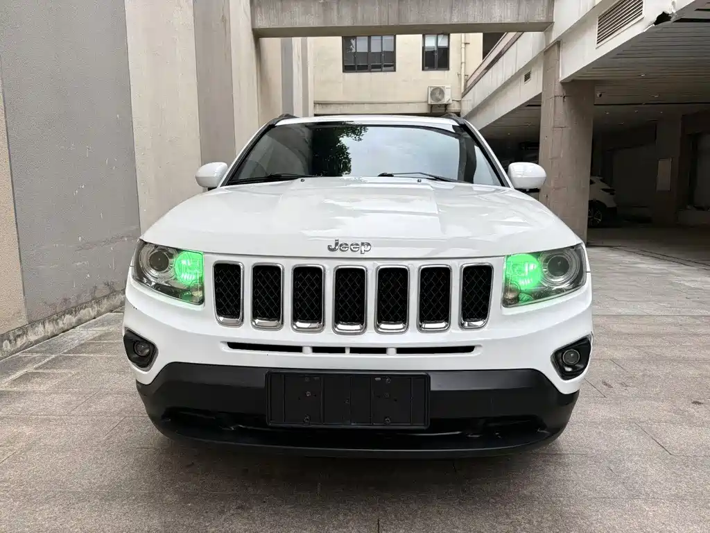 Jeep Compass 2015 — фото 8