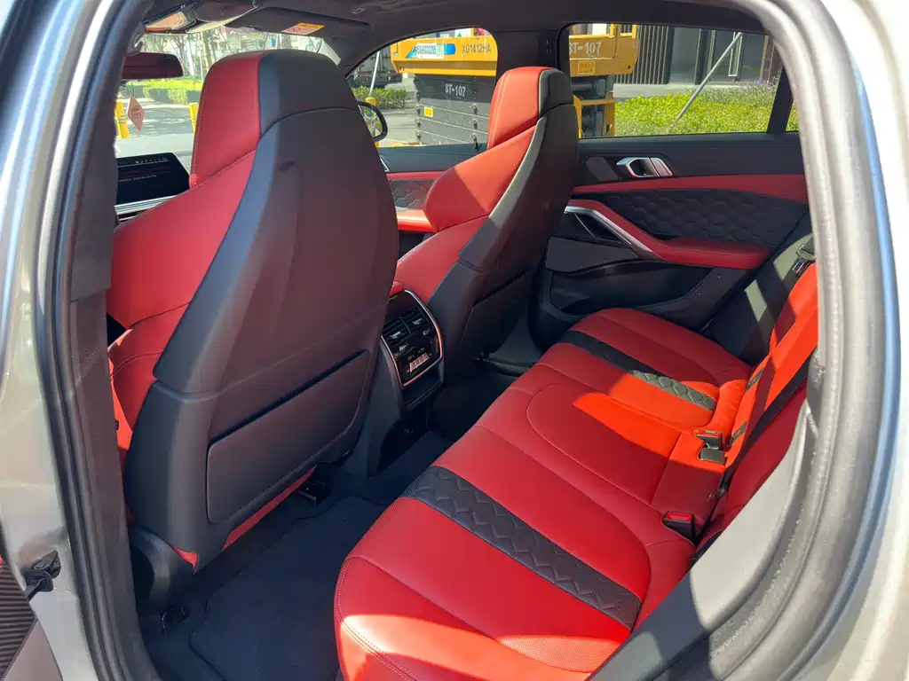 BMW X6 M 2021 — фото 11