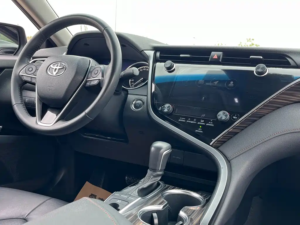 Toyota Camry 2020 — фото 20