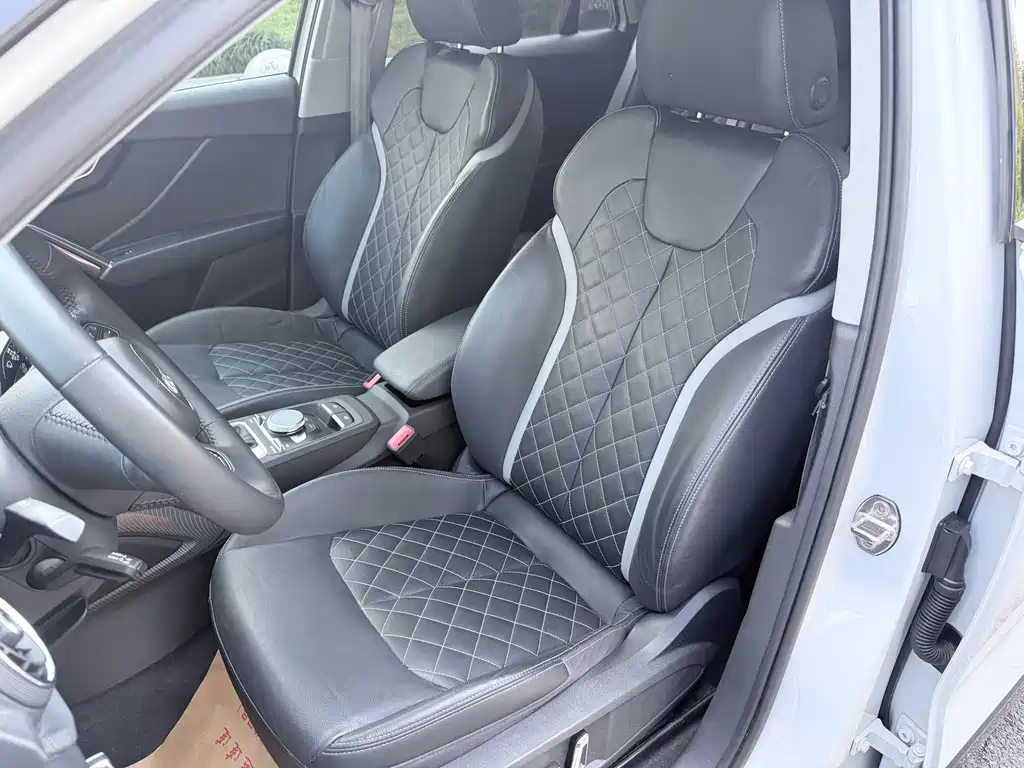 Audi Q2L E-Tron 2020 — фото 10