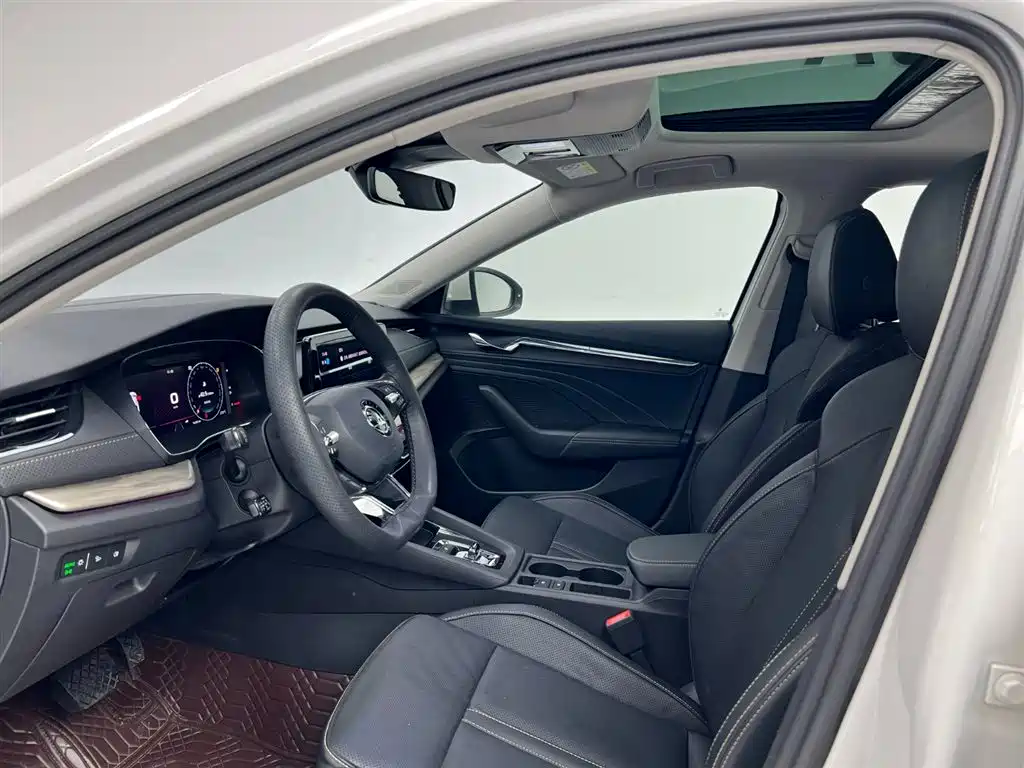Skoda Octavia 2022 — фото 23