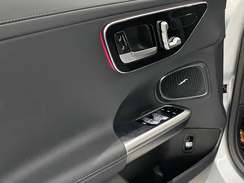 Mercedes-Benz C-Class 2023 — фото 21