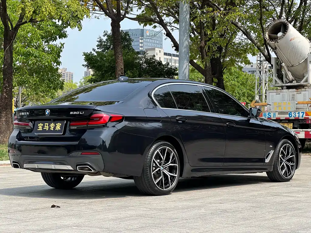 BMW 5 Series 2022 — фото 20