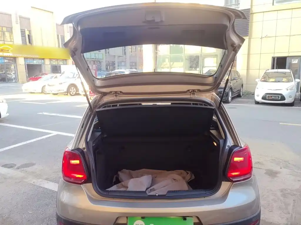 Volkswagen Polo 2016 — фото 19