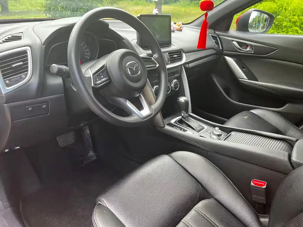 Mazda CX-4 2018 — фото 10