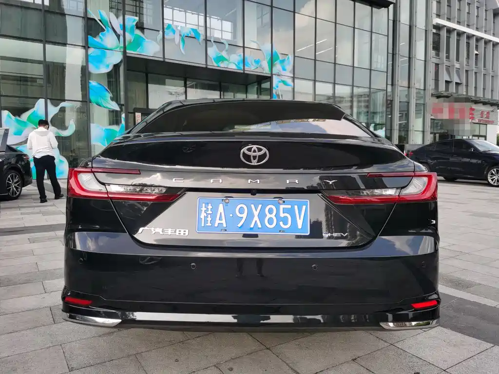 Toyota Camry 2025 — фото 4