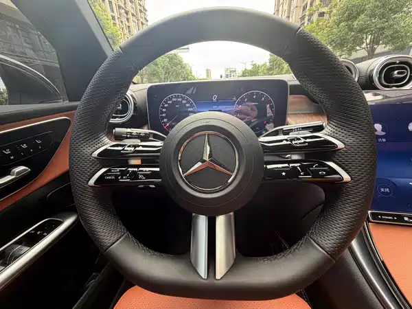 Mercedes-Benz GLC 2025