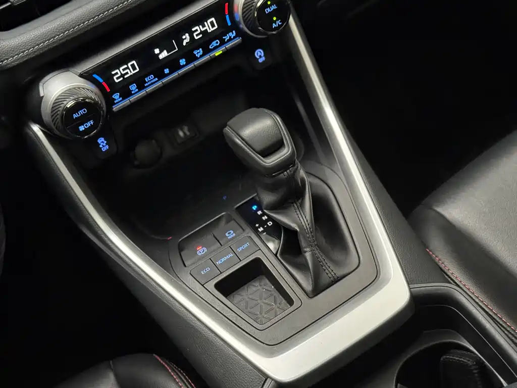 Toyota RAV4 2019 — фото 14