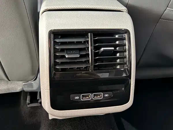 Volkswagen Sagitar 2022