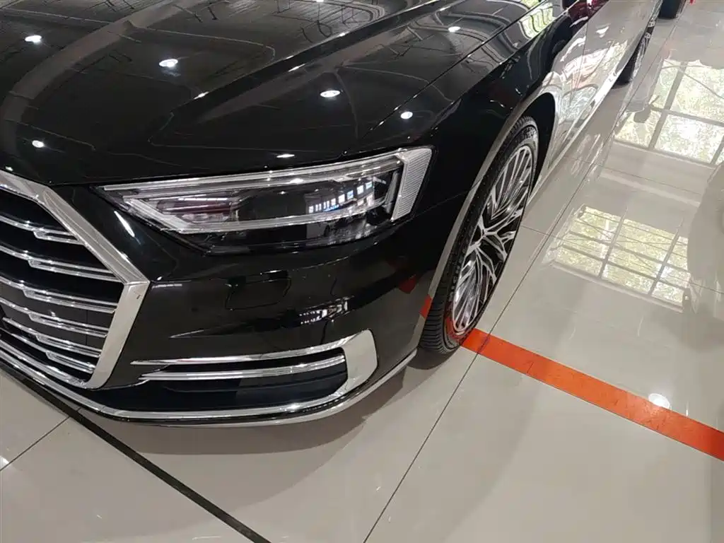 Audi A8 2022 — фото 24