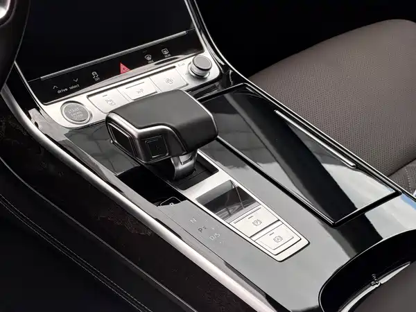 Audi A8 2025