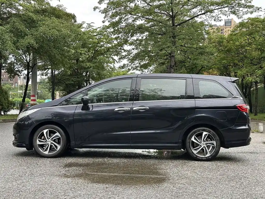 Honda Odyssey 2017 — фото 11
