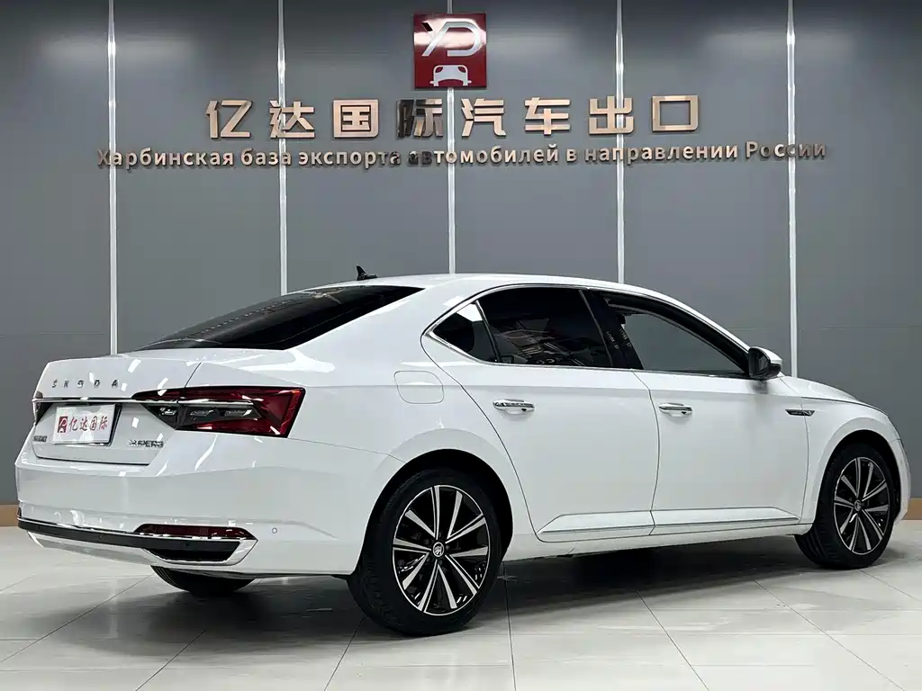 Skoda Superb 2022 — фото 6