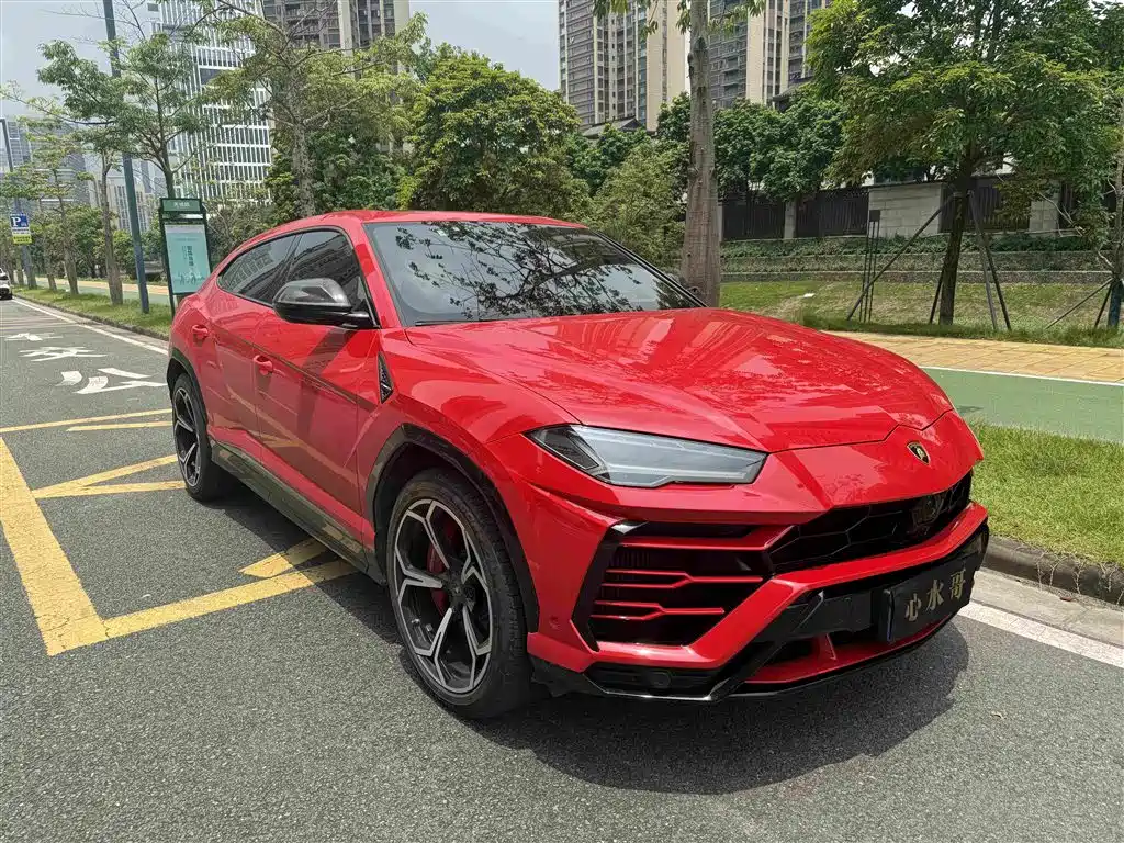 Lamborghini Urus 2019 — фото 1