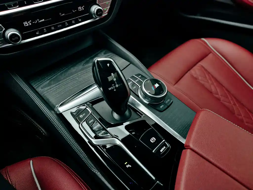 BMW 5 Series 2021 — фото 14