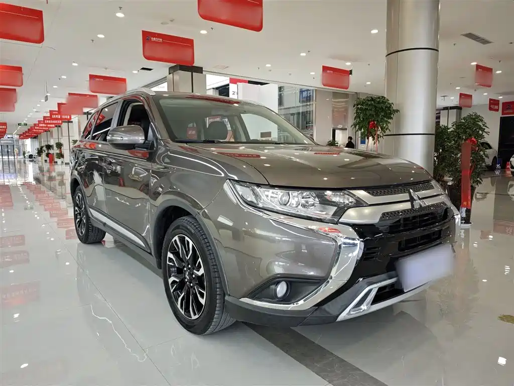 Mitsubishi Outlander 2019 — фото 10