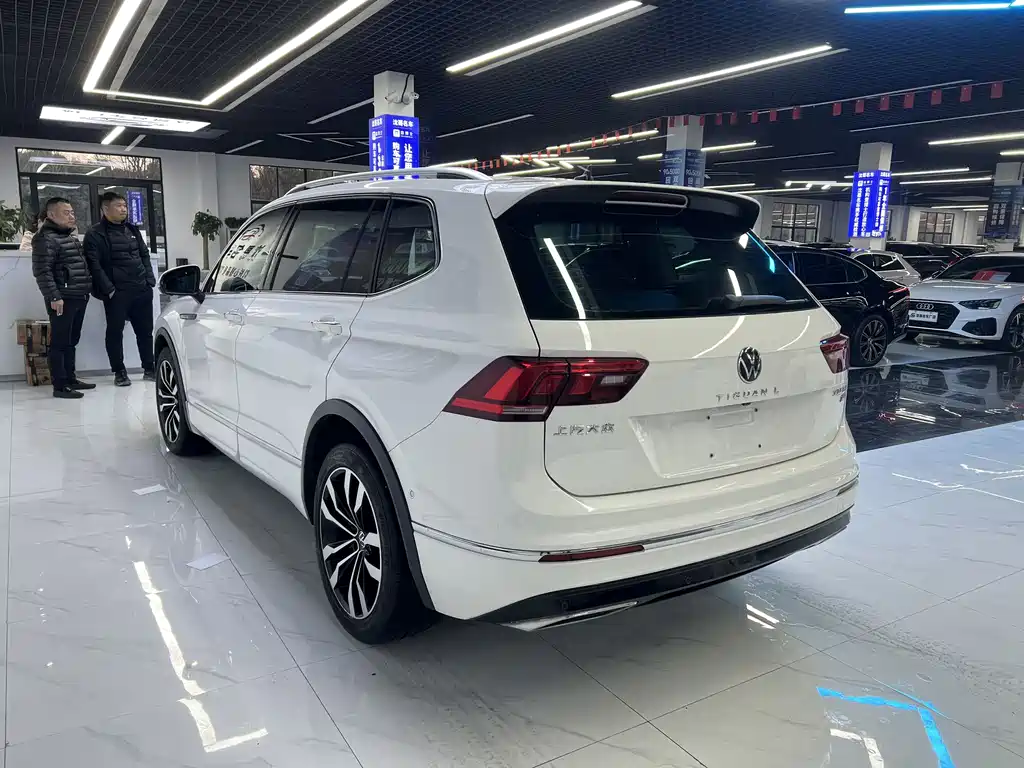 Volkswagen Tiguan L 2021 — фото 9