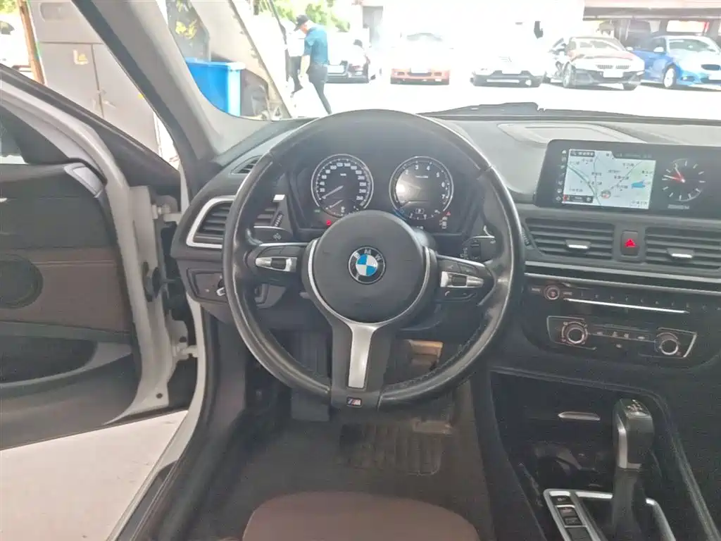 BMW 1 Series 2019 — фото 11