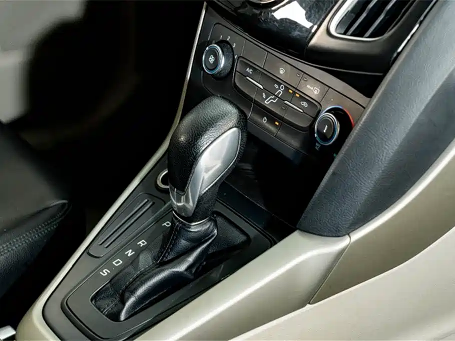Ford Focus 2016 — фото 18