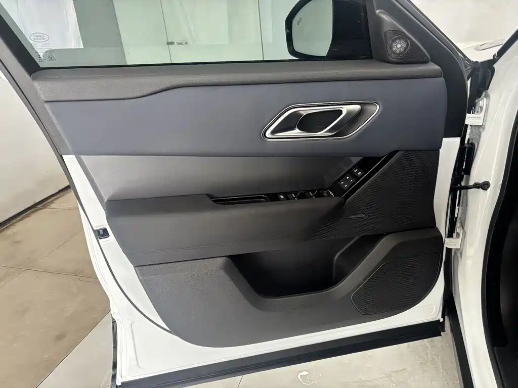 Land Rover Velar 2024 — фото 10