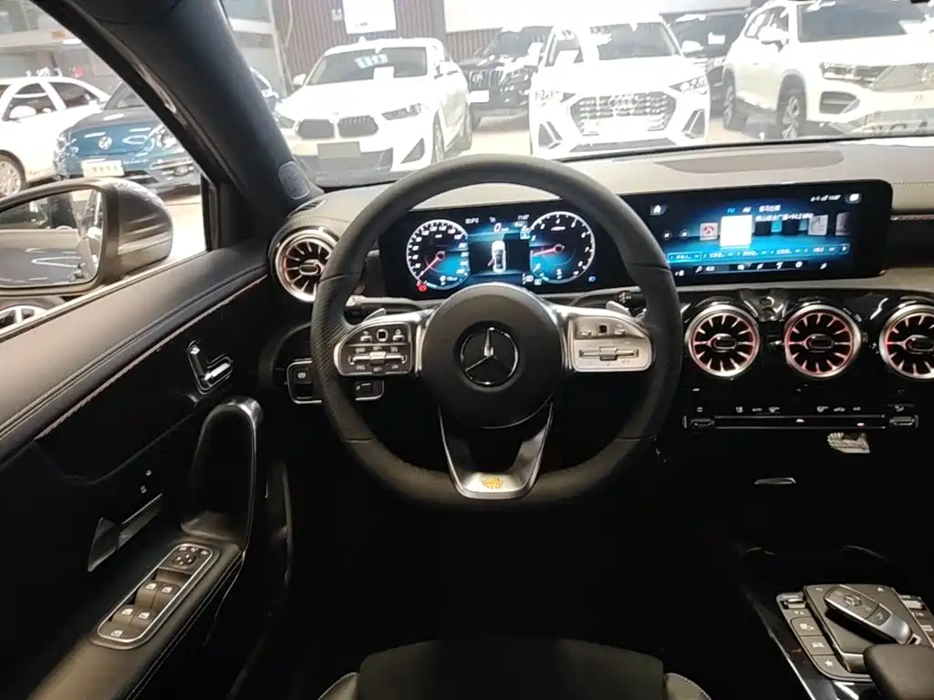 Mercedes-Benz A-Class 2023 — фото 11