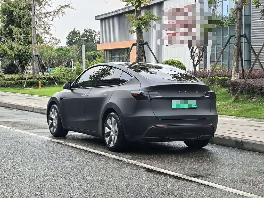 Tesla Model Y 2023 — фото 9