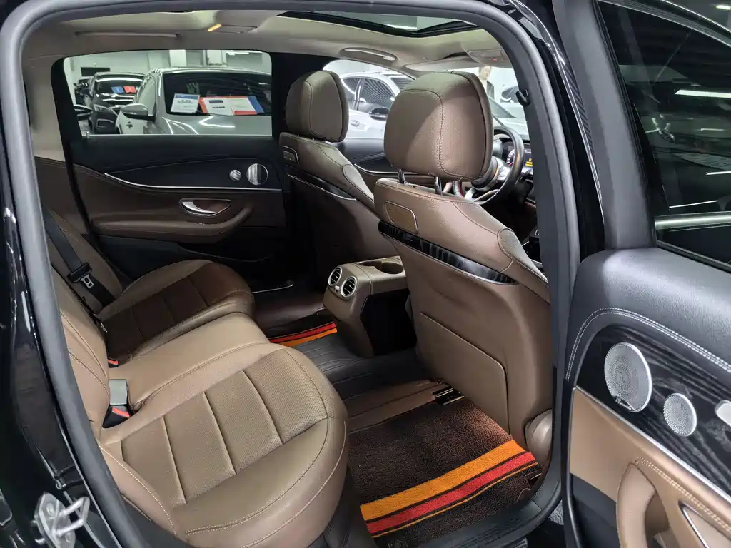 Mercedes-Benz E-Class 2020 — фото 13