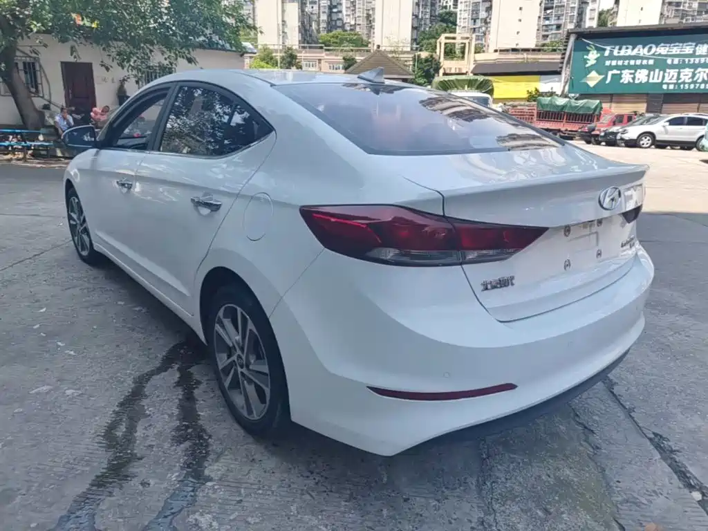 Hyundai Elantra 2018 — фото 5