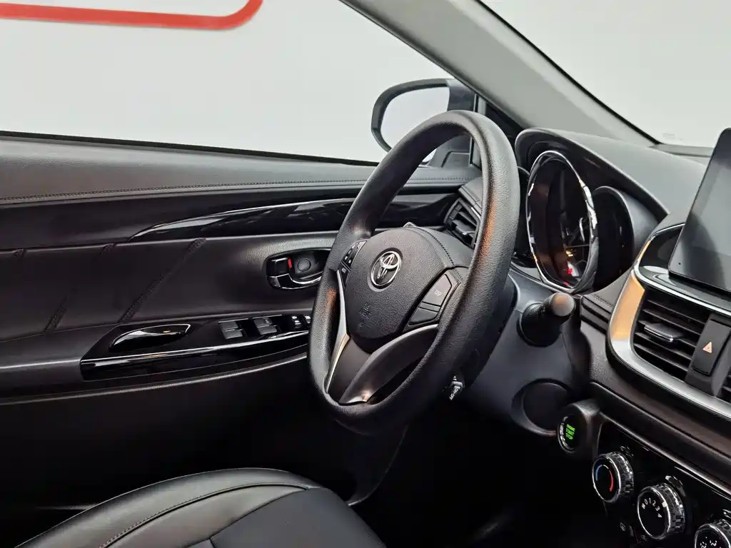 Toyota Yaris L 2021 — фото 22