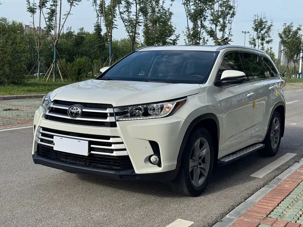 Toyota Highlander 2018 — фото 1