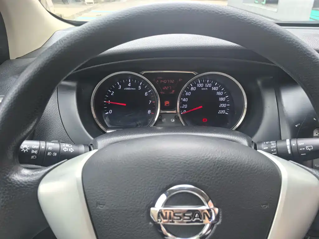 Nissan Livina 2017 — фото 16