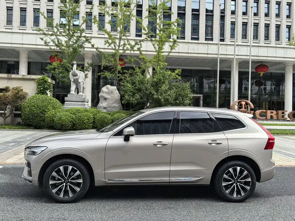 Volvo XC60 2023 — фото 7