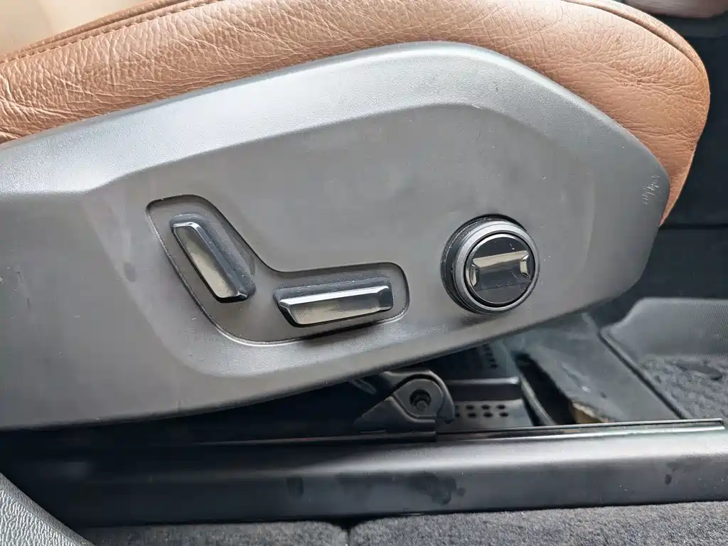 Volvo XC60 2023 — фото 24